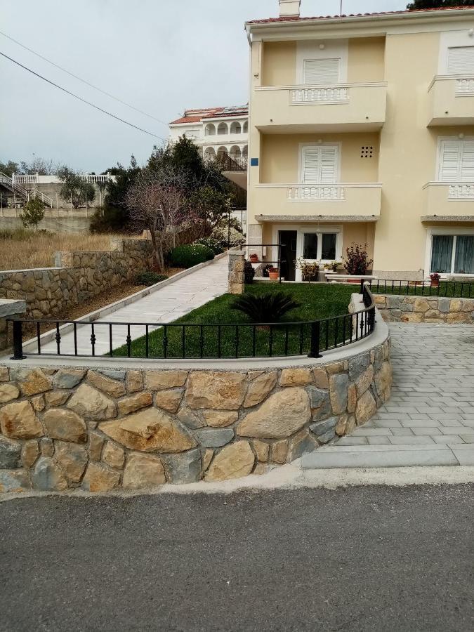 Apartments With A Parking Space Rab - 12383 Banjol Dış mekan fotoğraf